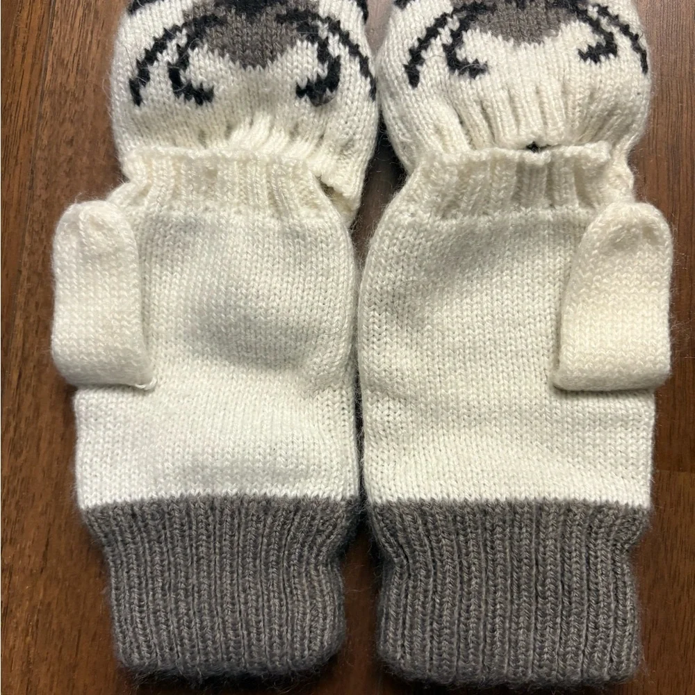 Cozy Flip-Top Mittens with Heart and Crab Design